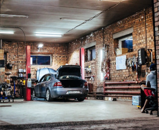 Anmietung einer Garage für die Autowartung